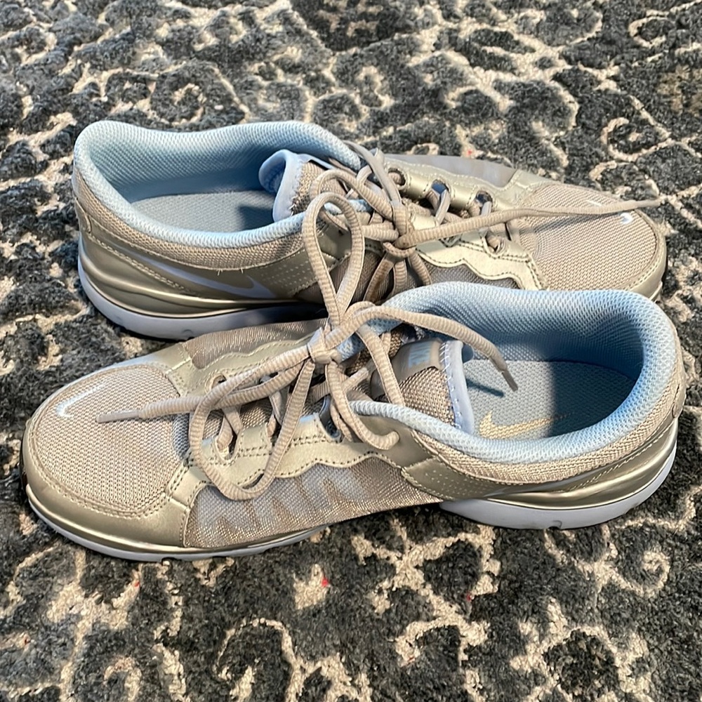 Nike Tennis Shoes